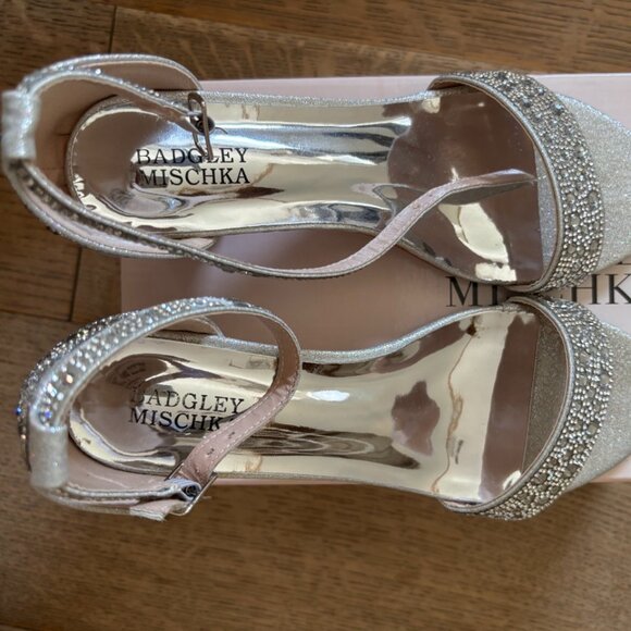 EUC Badgley Mischka Girls Dress Shoes - Picture 2 of 5